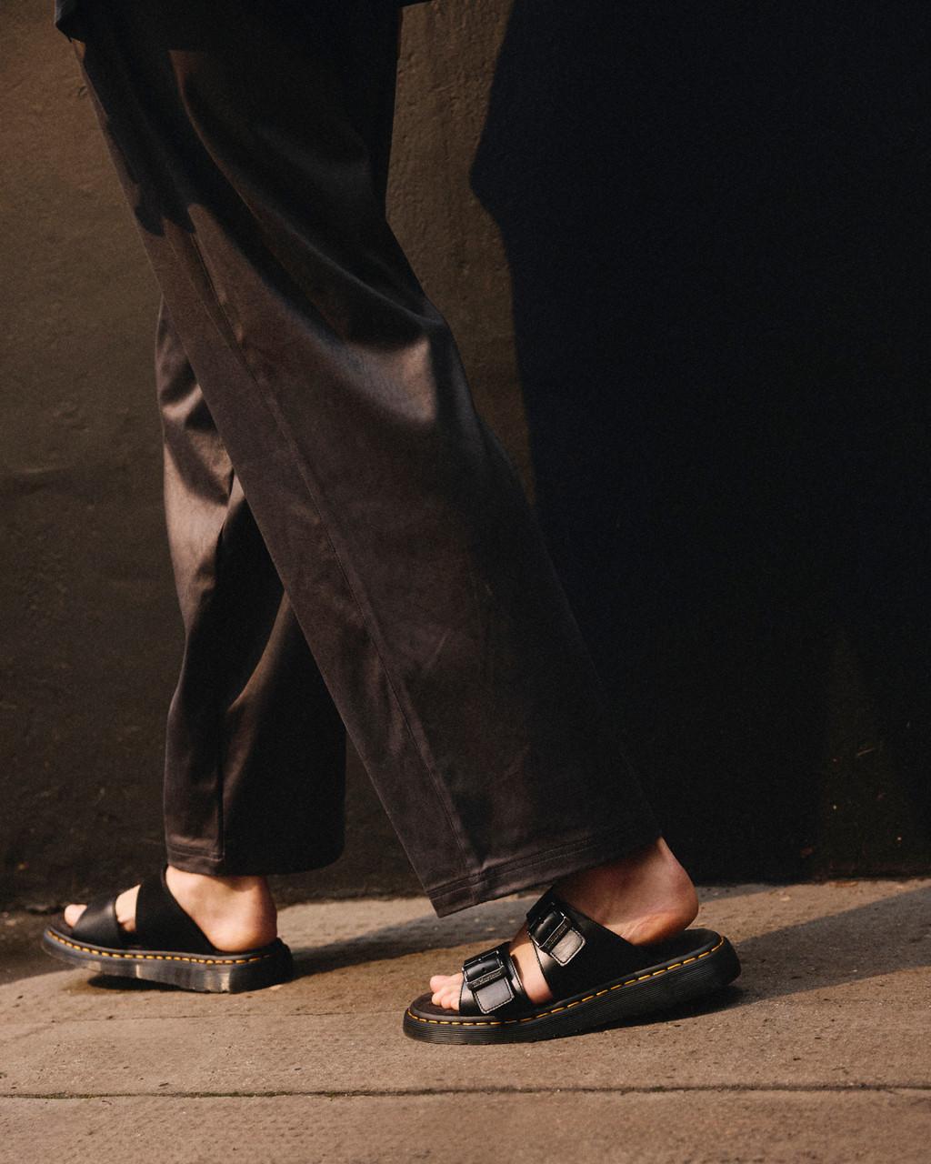 Sandalias Dr Martens Josef Analine Leather Buckle Slide Hombre Negras | 59884637